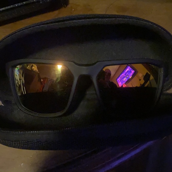 I’m selling men’s sunglasses there new I don’t wea - Picture 5 of 7